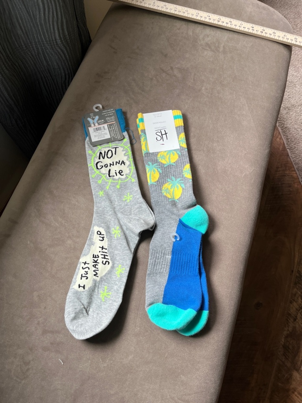 Blue Q & Happy Socks Men’s Gray Crew Socks Neon Pineapple & Bright Blue Accents